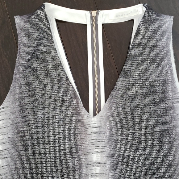 Sleeveless Top - Picture 2 of 8